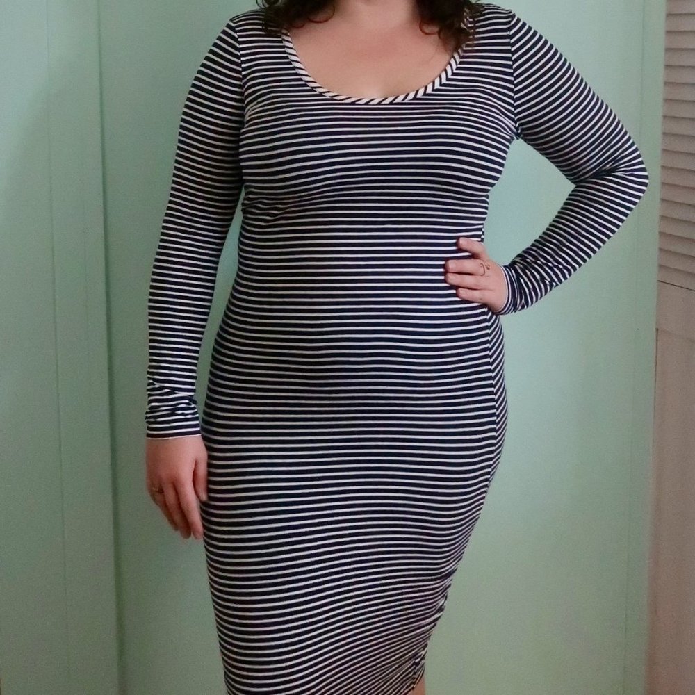 M Banana Republic black and white striped dress long sleeve, calf length dress